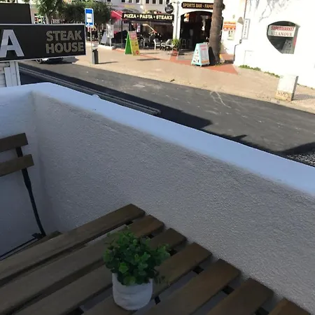 Oura Beach Apartamento